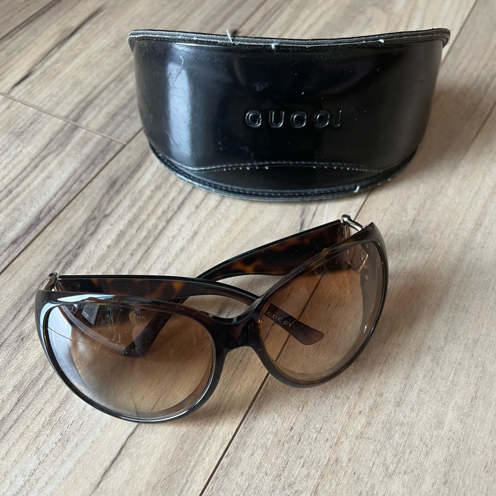 Gucci Sunglasses - Picture 2 of 6